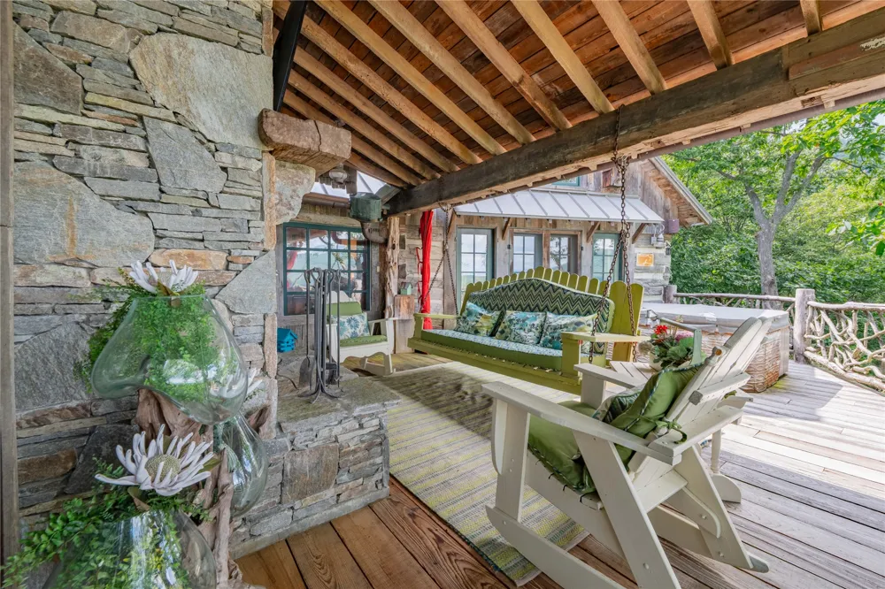 230 Toxaway Drive Lake Toxaway, NC 28747