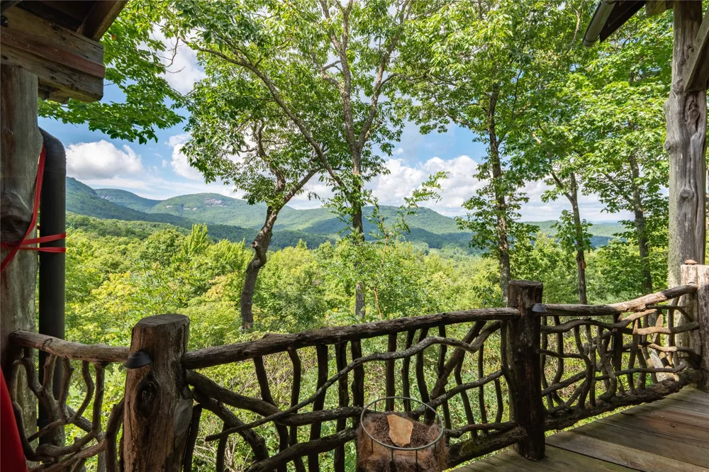 230 Toxaway Drive Lake Toxaway, NC 28747
