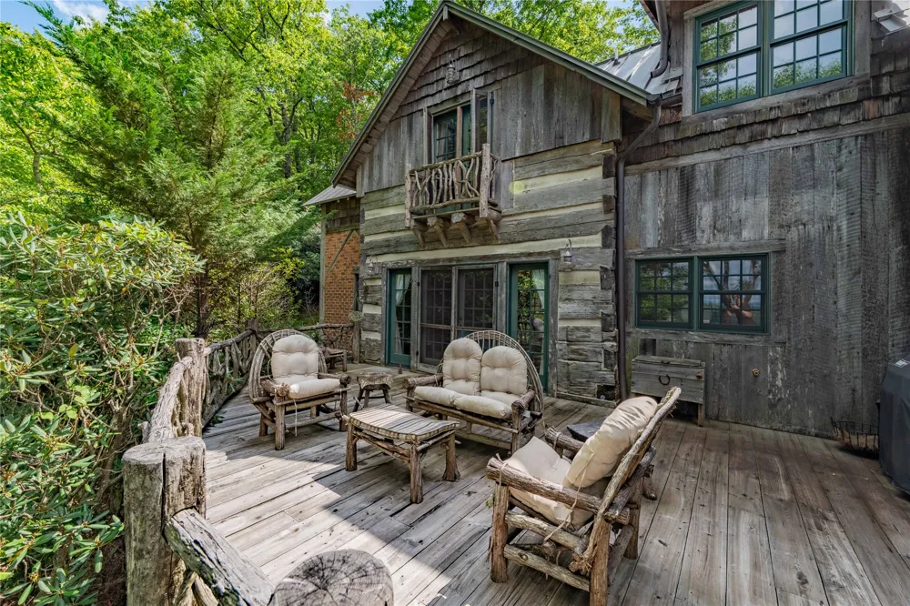 230 Toxaway Drive Lake Toxaway, NC 28747