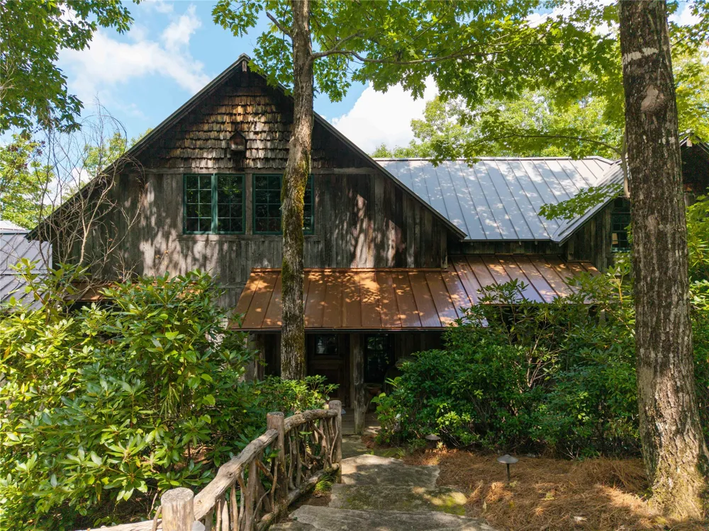 230 Toxaway Drive Lake Toxaway, NC 28747