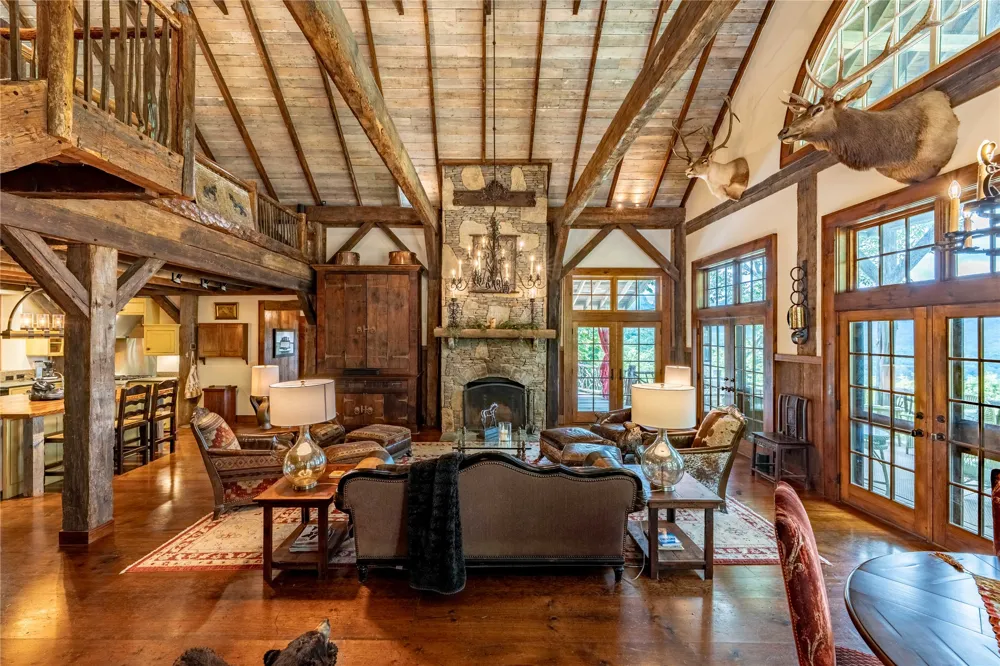 230 Toxaway Drive Lake Toxaway, NC 28747