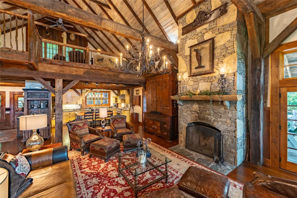 230 Toxaway Drive Lake Toxaway, NC 28747