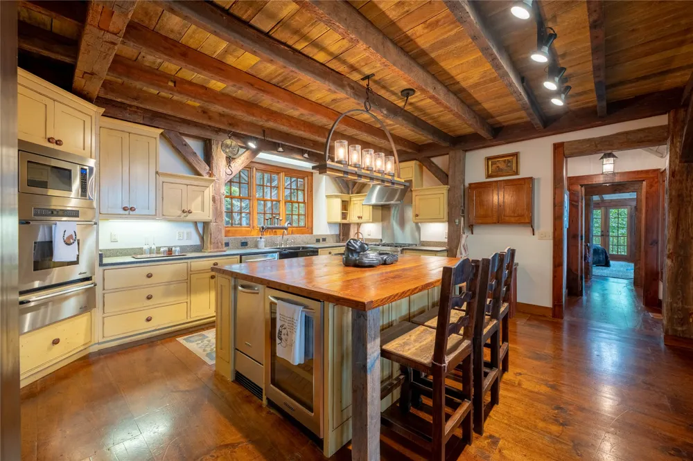 230 Toxaway Drive Lake Toxaway, NC 28747