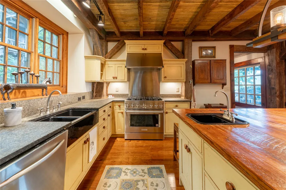 230 Toxaway Drive Lake Toxaway, NC 28747