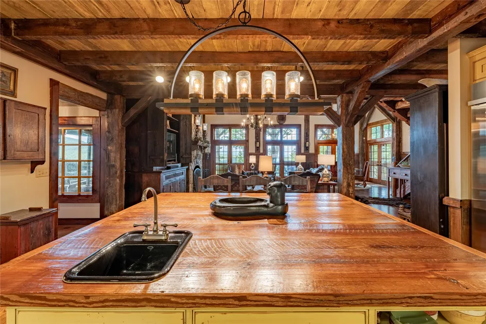 230 Toxaway Drive Lake Toxaway, NC 28747