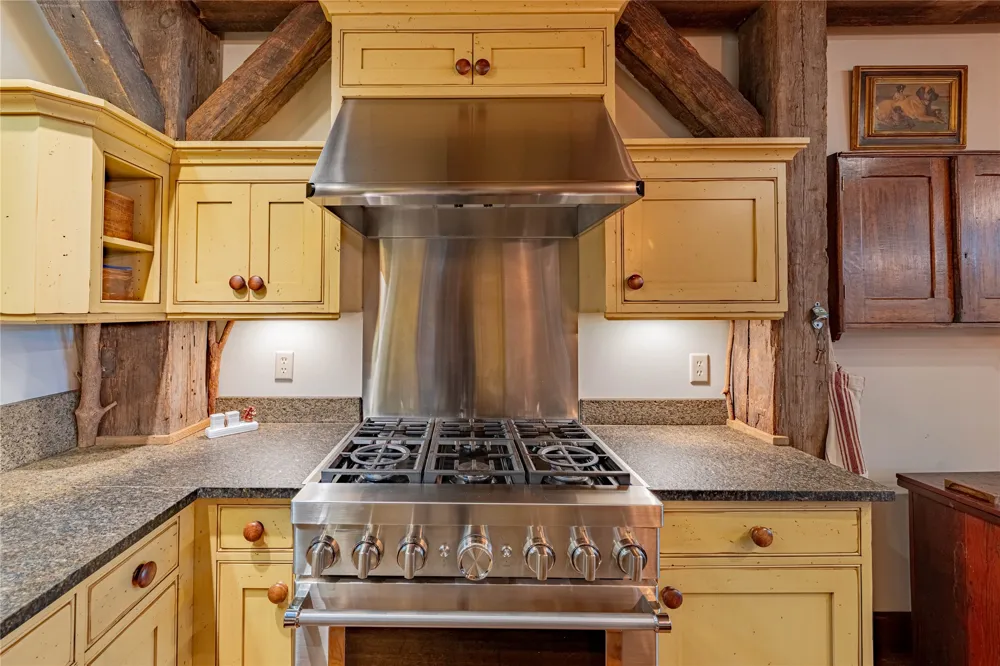 230 Toxaway Drive Lake Toxaway, NC 28747