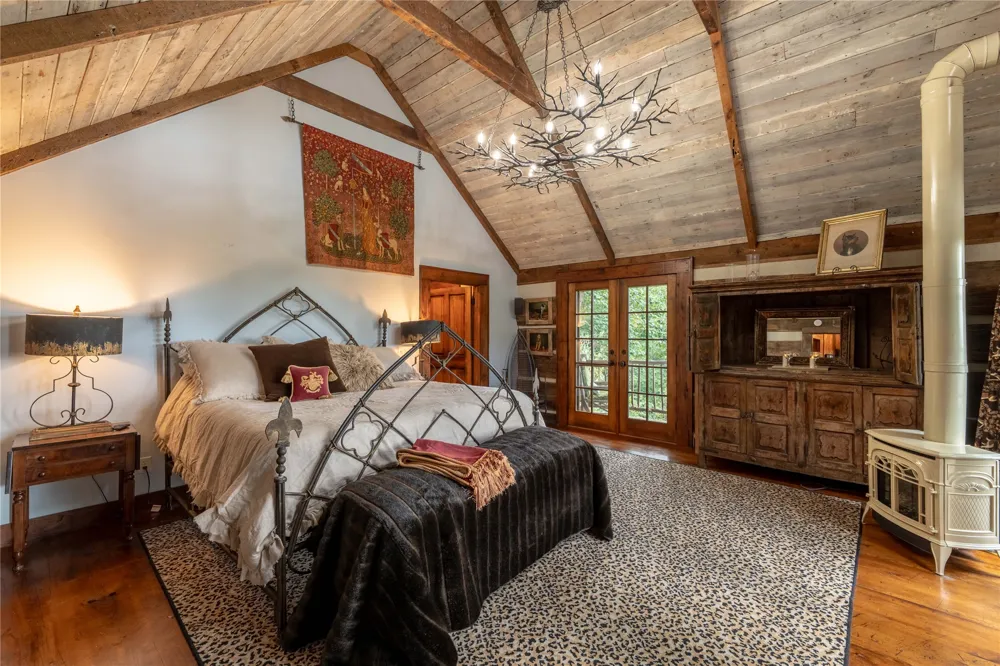 230 Toxaway Drive Lake Toxaway, NC 28747