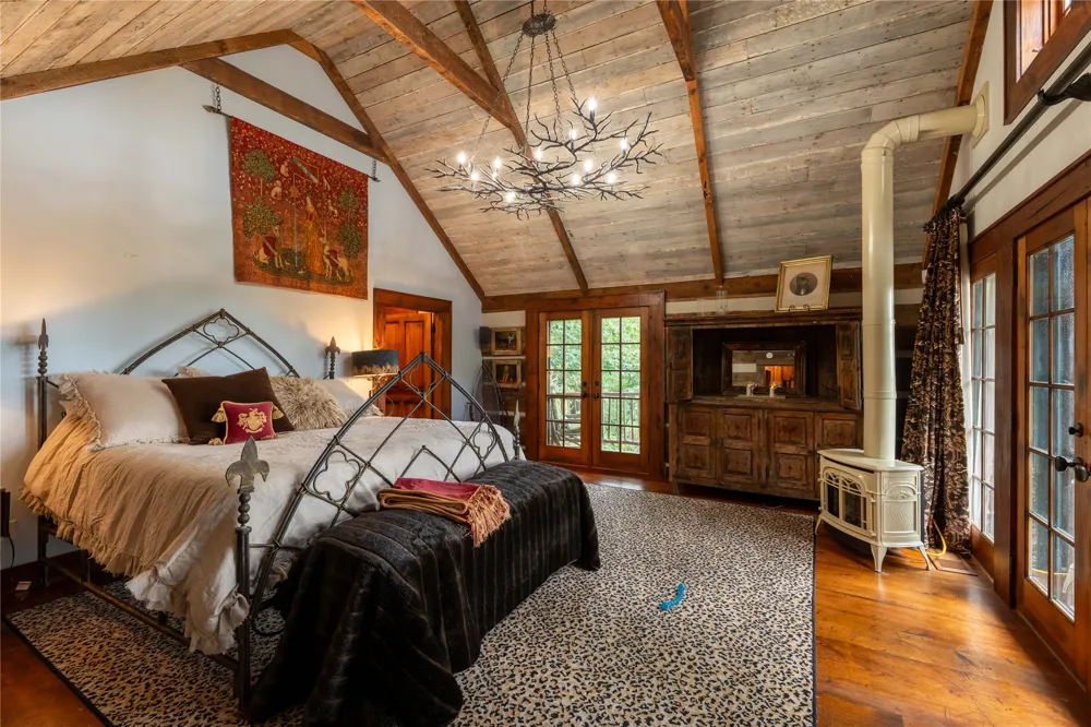 230 Toxaway Drive Lake Toxaway, NC 28747