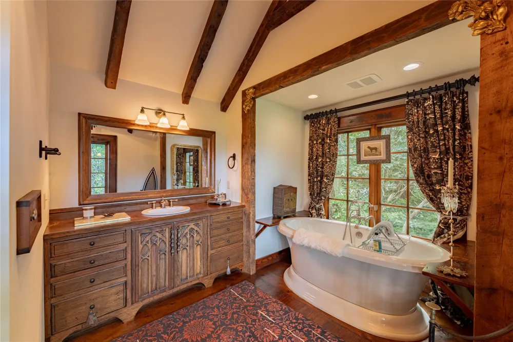230 Toxaway Drive Lake Toxaway, NC 28747