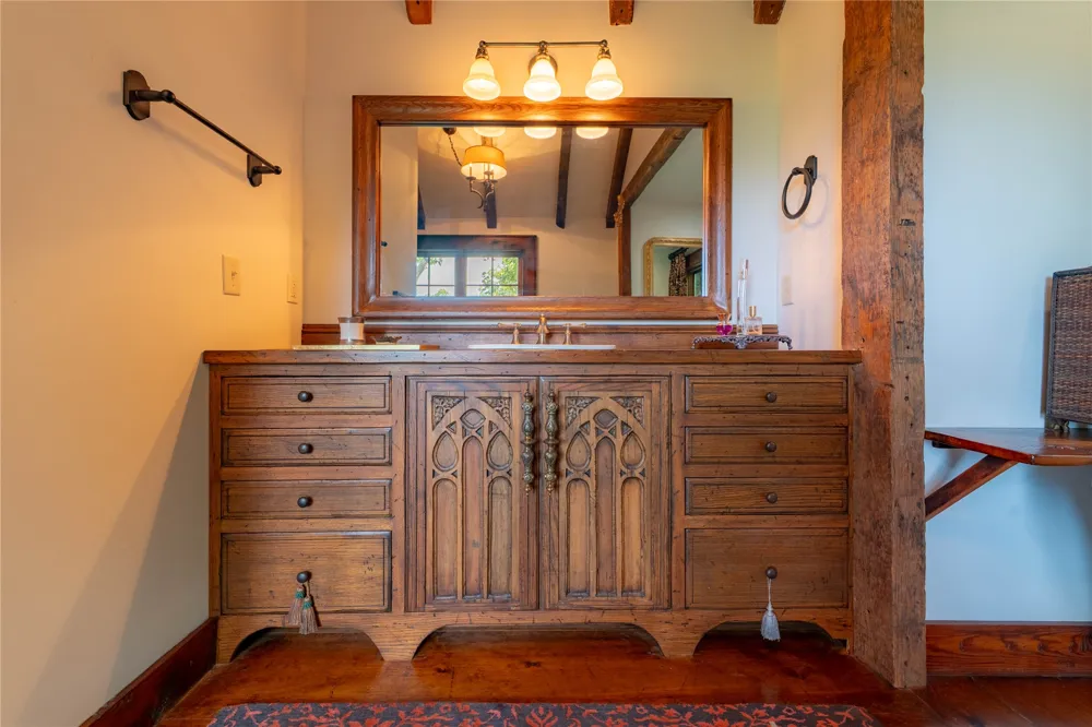 230 Toxaway Drive Lake Toxaway, NC 28747