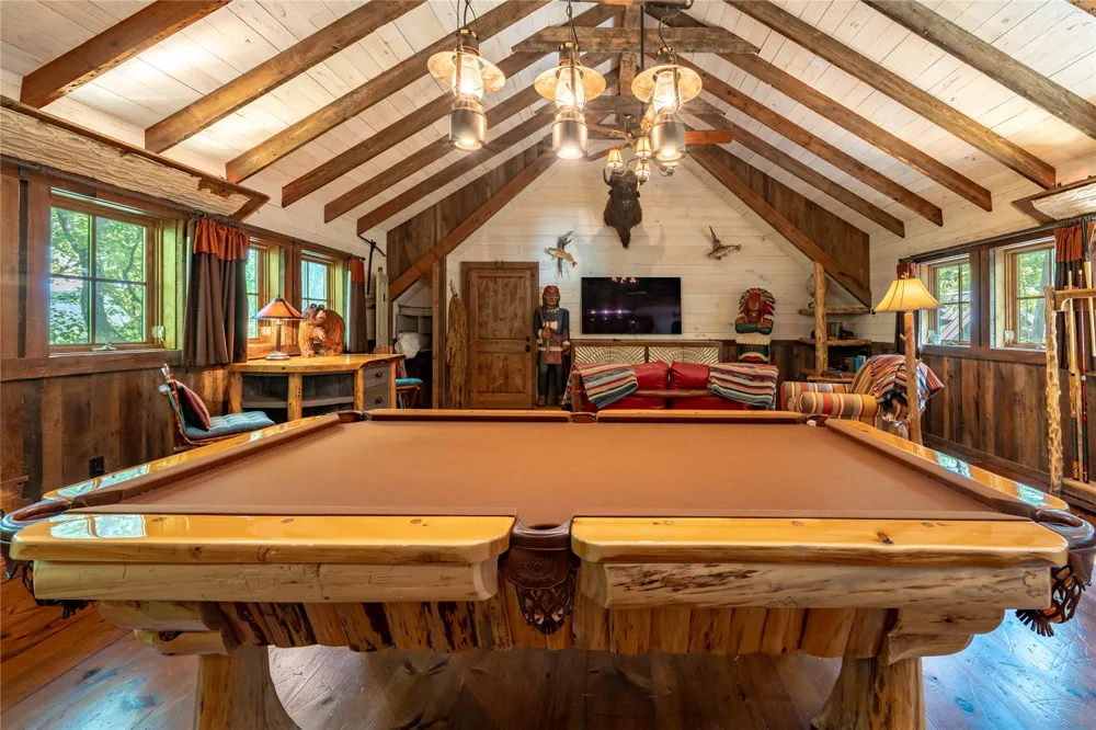 230 Toxaway Drive Lake Toxaway, NC 28747