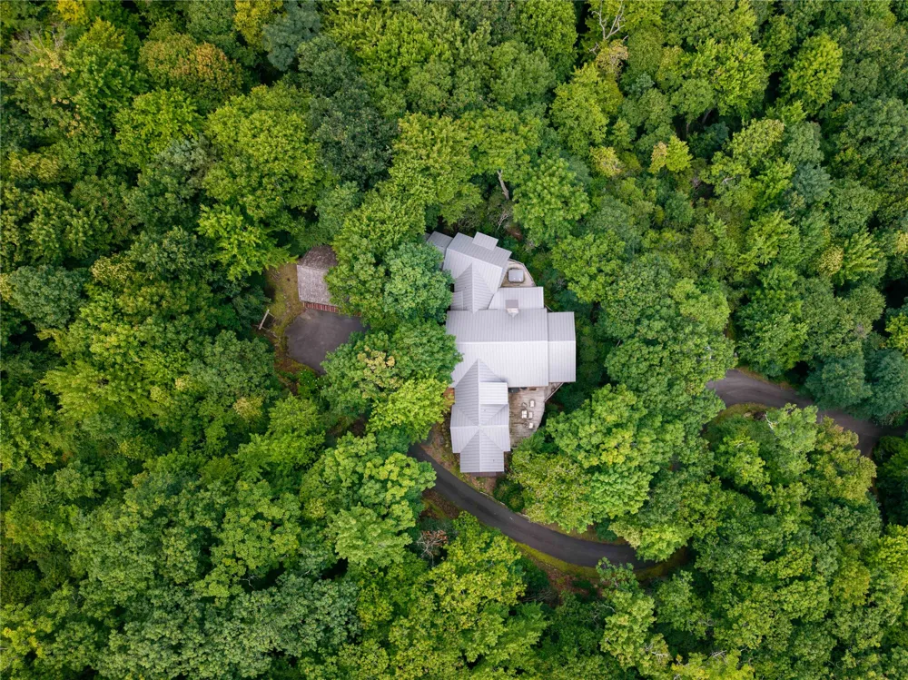 230 Toxaway Drive Lake Toxaway, NC 28747