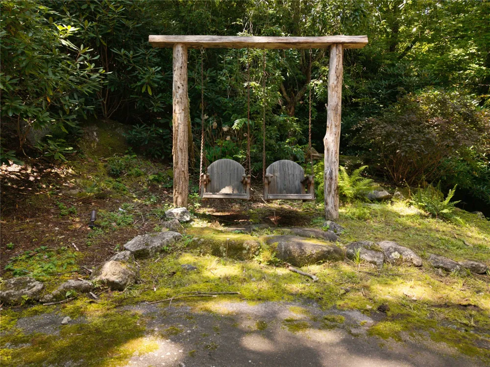 230 Toxaway Drive Lake Toxaway, NC 28747