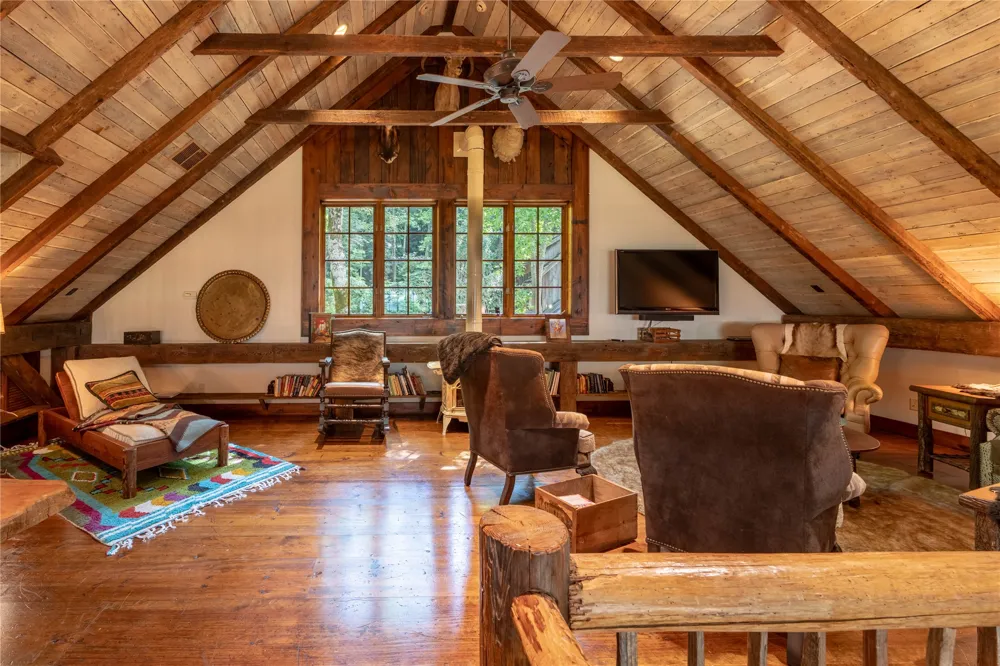 230 Toxaway Drive Lake Toxaway, NC 28747