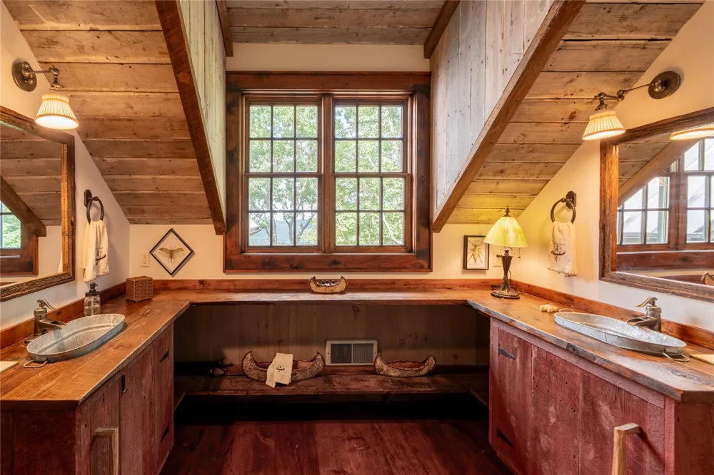 230 Toxaway Drive Lake Toxaway, NC 28747