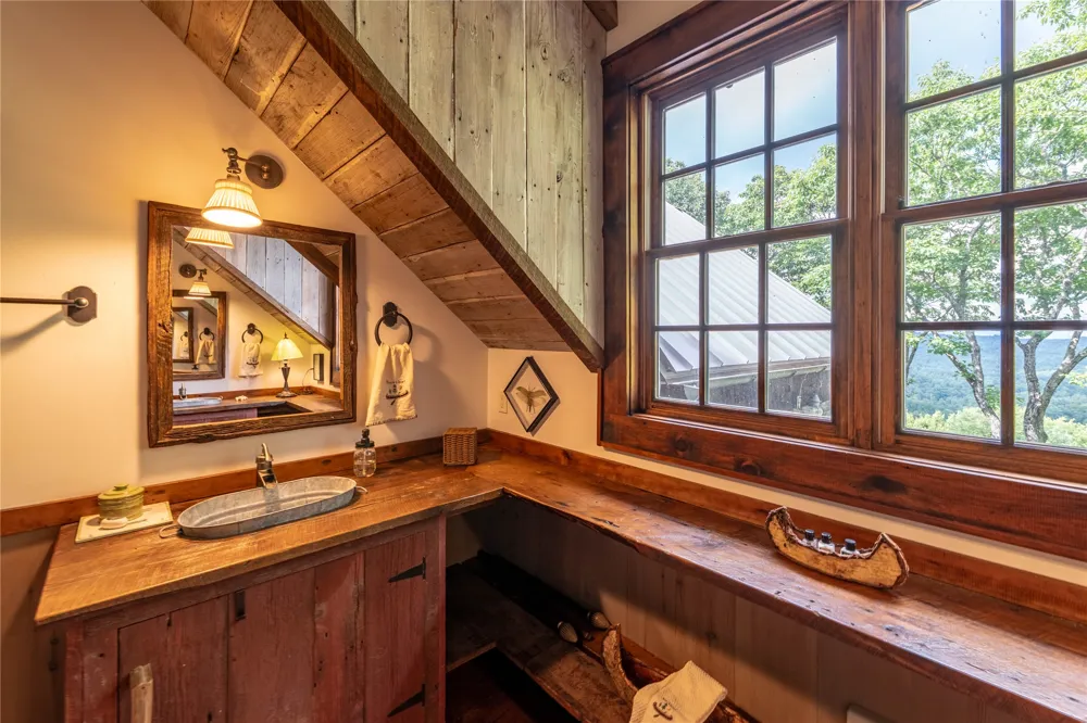 230 Toxaway Drive Lake Toxaway, NC 28747