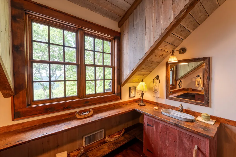 230 Toxaway Drive Lake Toxaway, NC 28747