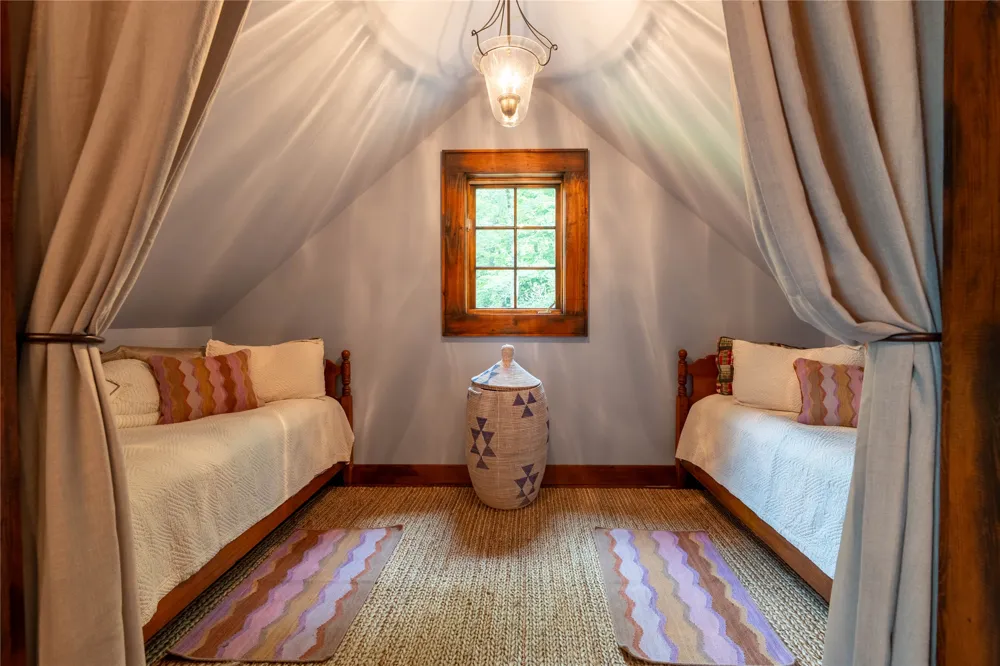 230 Toxaway Drive Lake Toxaway, NC 28747