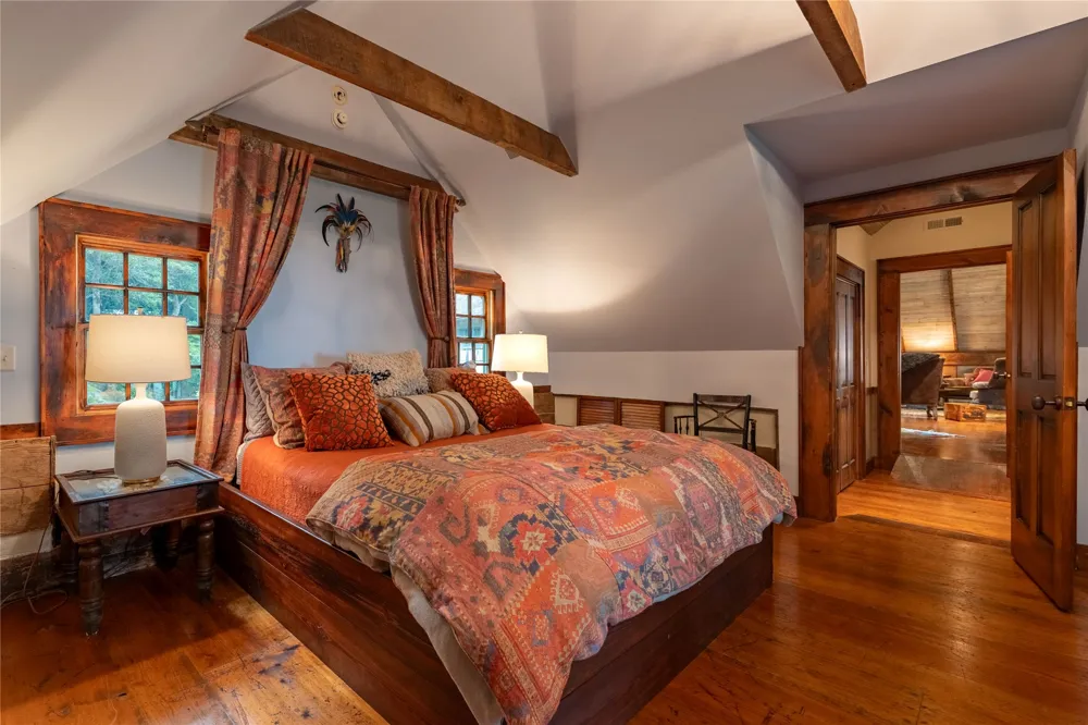 230 Toxaway Drive Lake Toxaway, NC 28747