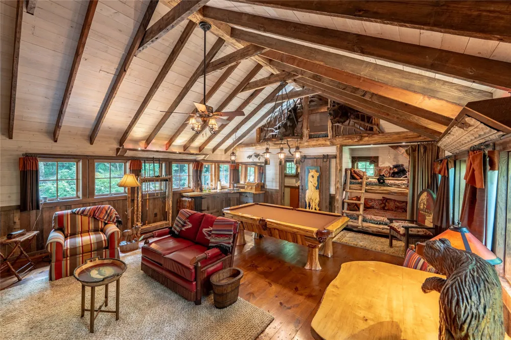230 Toxaway Drive Lake Toxaway, NC 28747