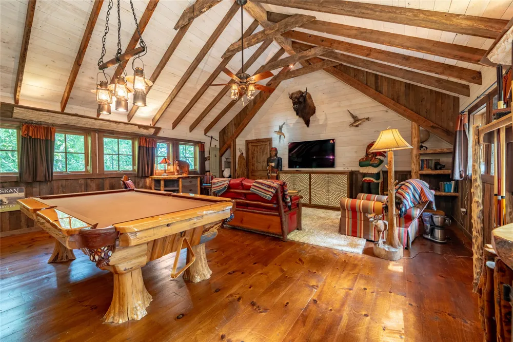 230 Toxaway Drive Lake Toxaway, NC 28747