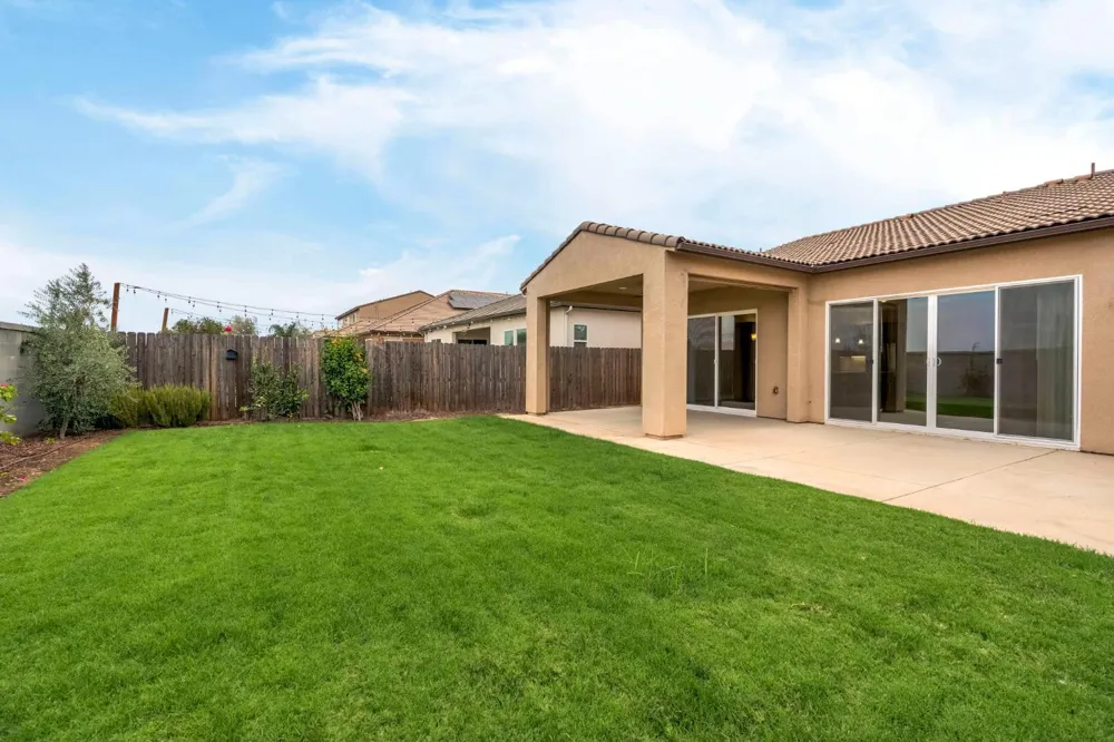467 Heirloom Lane Clovis, CA 93619