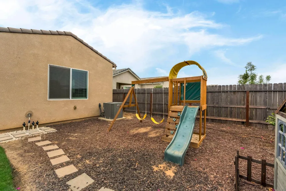 467 Heirloom Lane Clovis, CA 93619