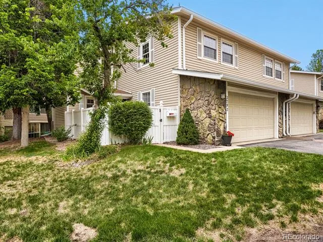 3292 S Heather Gardens Way Aurora, CO 80014