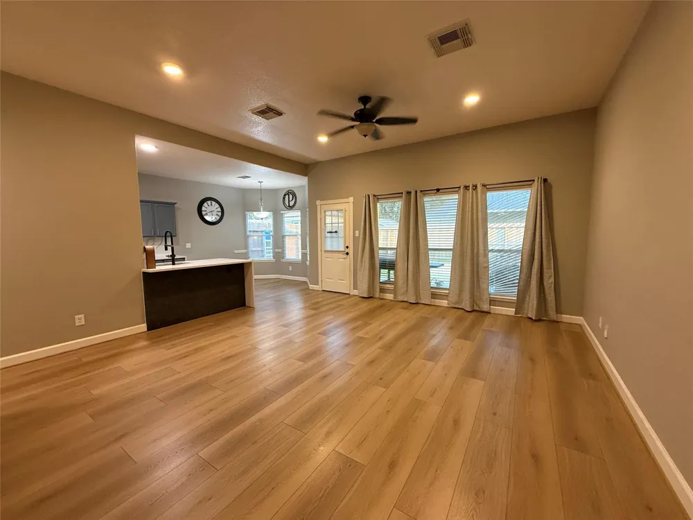 220 W 1st Street Deer Park, TX 77536