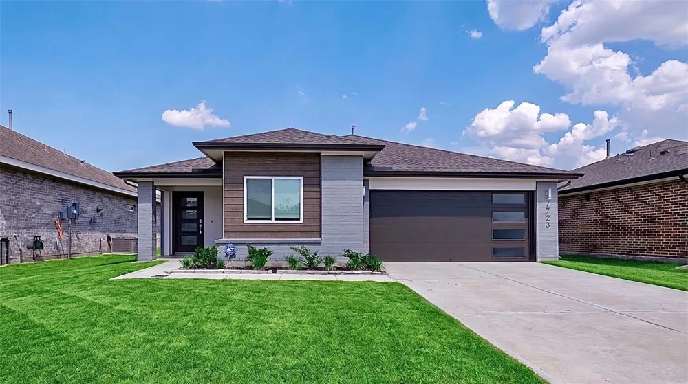 7723 Brushwood Drive Rosharon, TX 77583