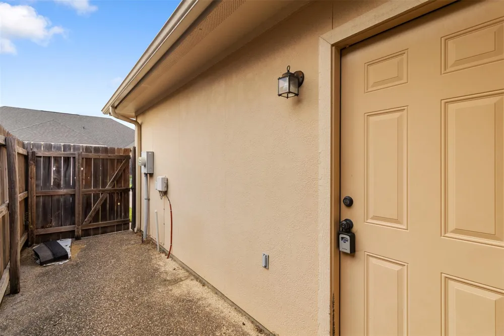 3813 Silverthorne Lane College Station, TX 77845