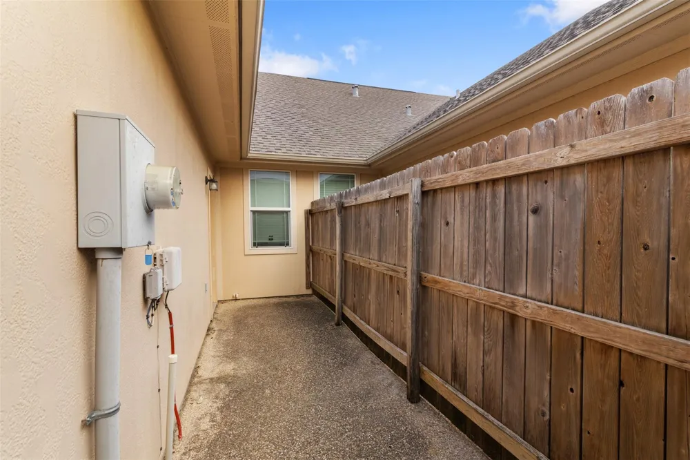 3813 Silverthorne Lane College Station, TX 77845