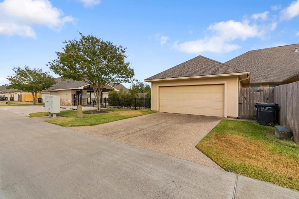 3813 Silverthorne Lane College Station, TX 77845