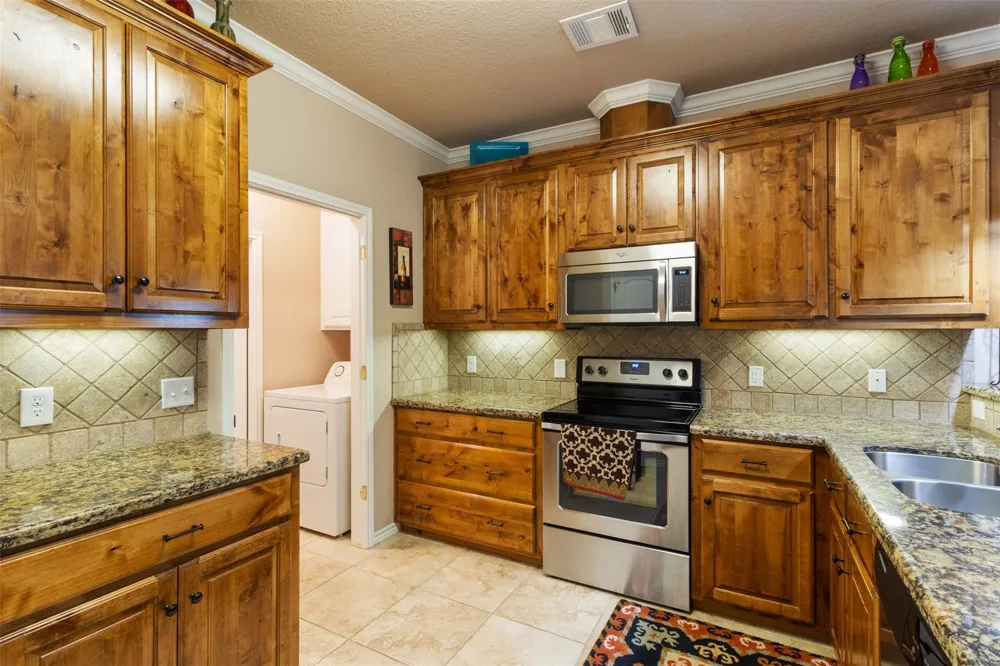 3813 Silverthorne Lane College Station, TX 77845