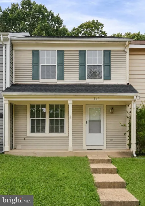 809 KNOLLWOOD COURT