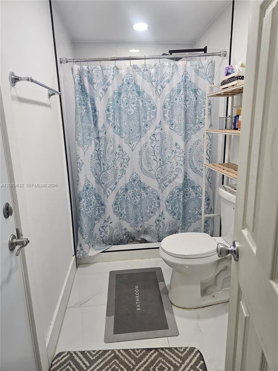 6847 SW 13th St Miami, FL 33144