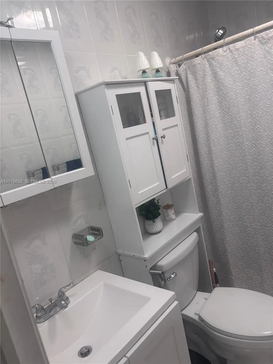 6847 SW 13th St Miami, FL 33144