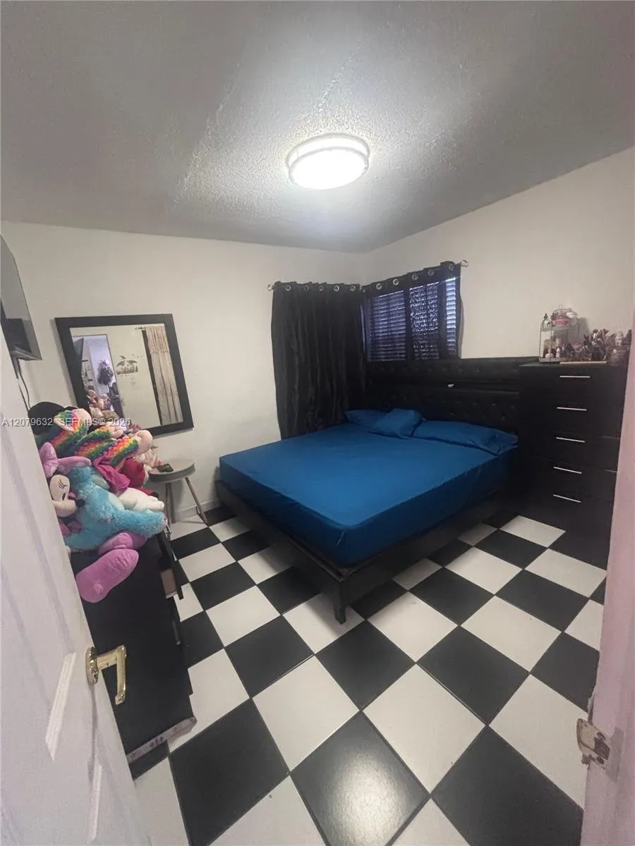 6847 SW 13th St Miami, FL 33144