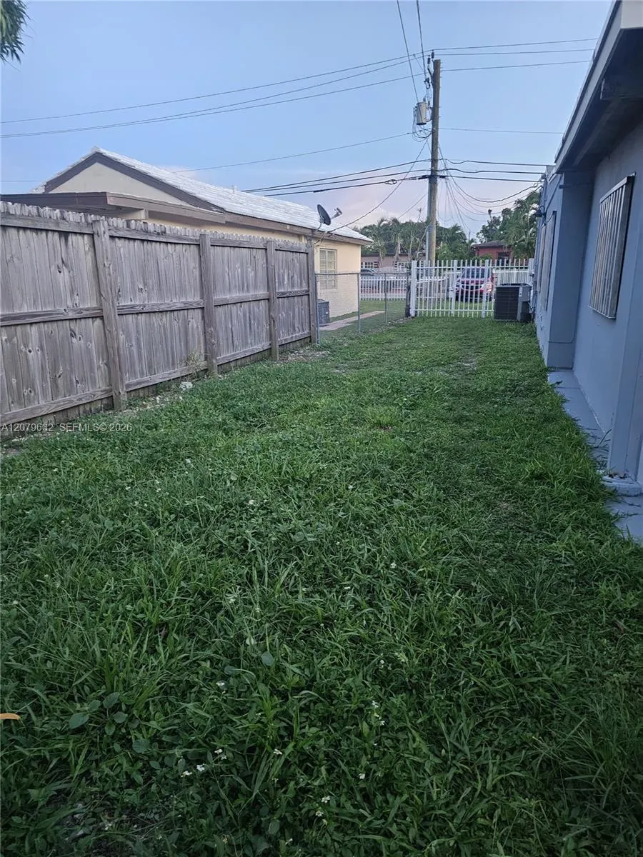 6847 SW 13th St Miami, FL 33144