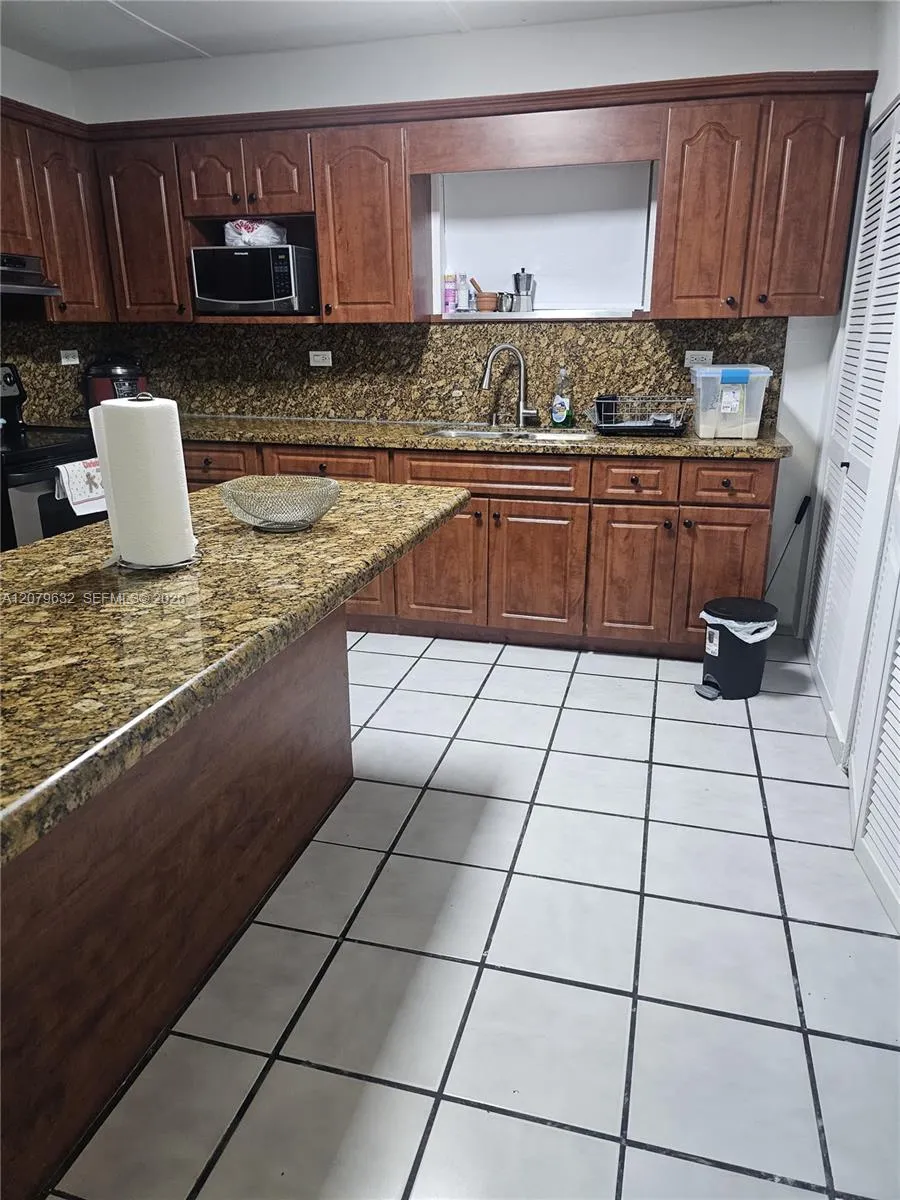 6847 SW 13th St Miami, FL 33144