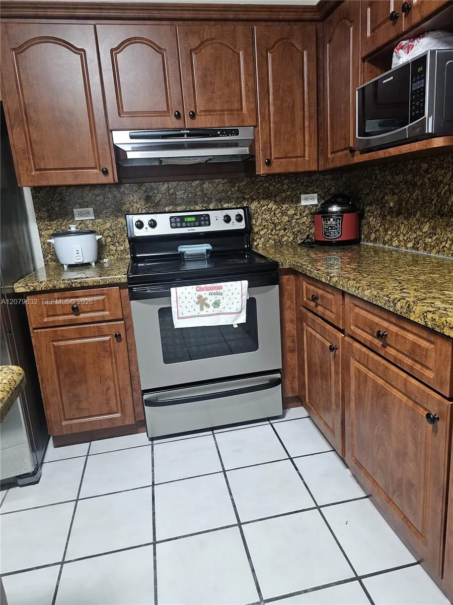 6847 SW 13th St Miami, FL 33144