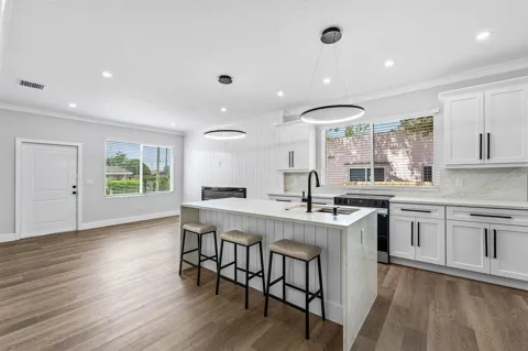 1150 W 25th Street
