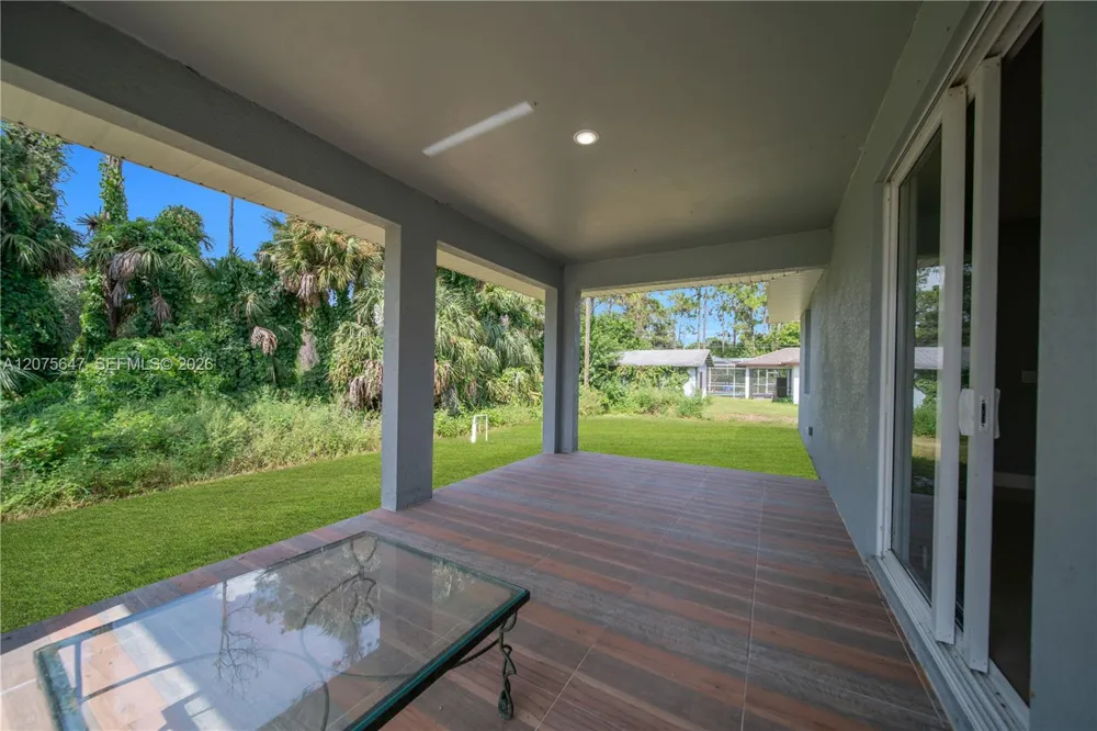 1901 E 7th ST Lehigh Acres, FL 33936