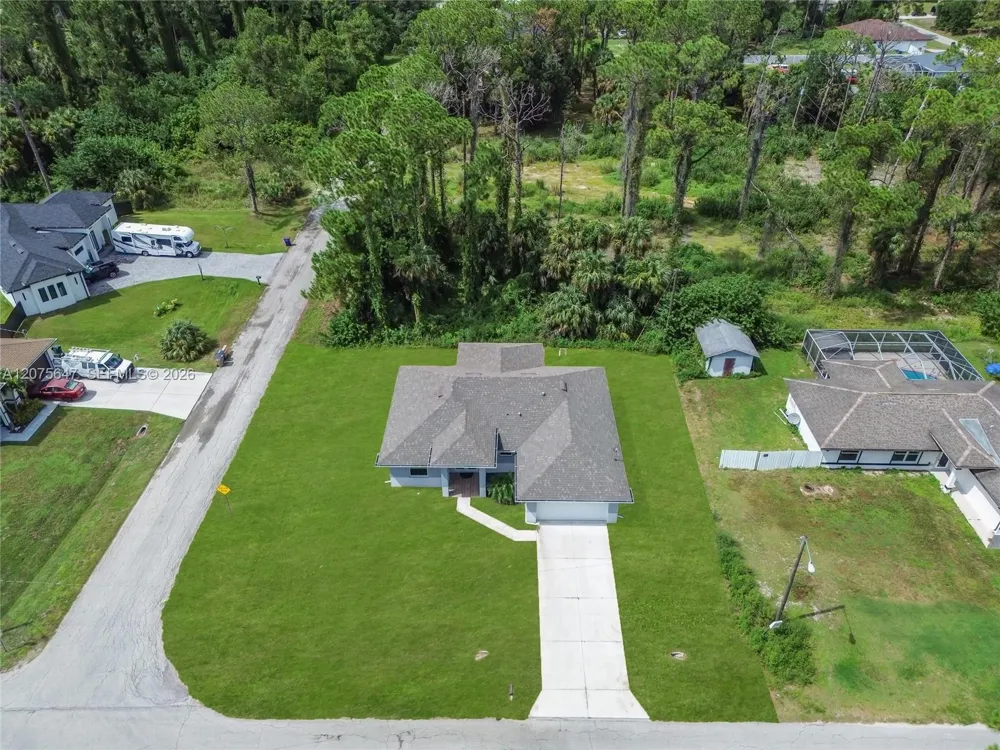 1901 E 7th ST Lehigh Acres, FL 33936
