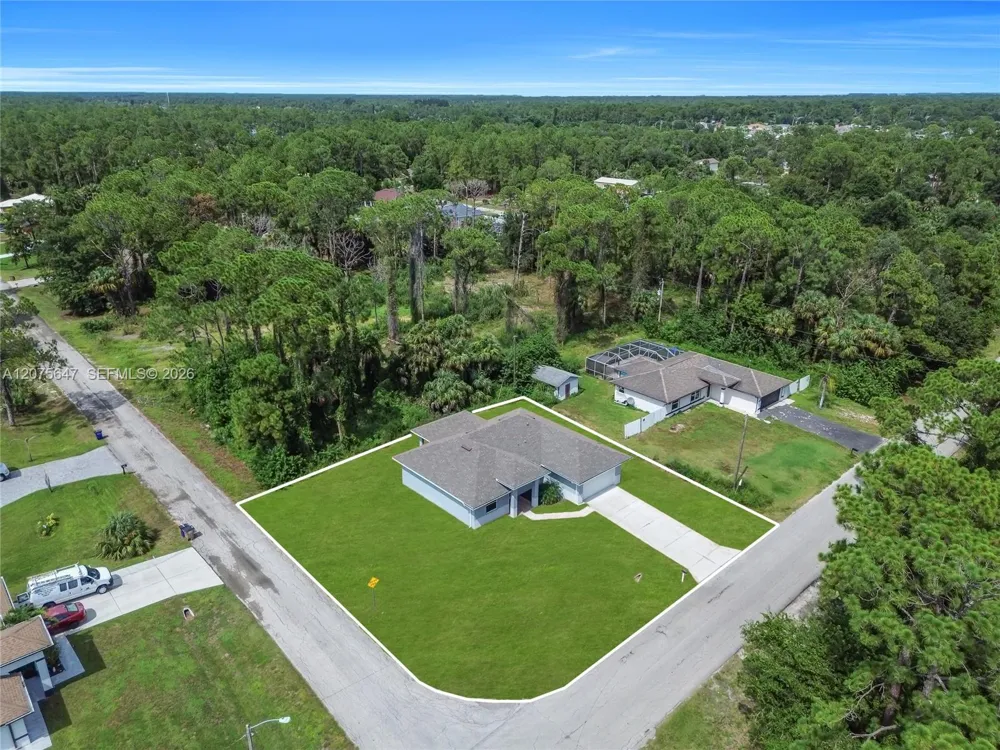 1901 E 7th ST Lehigh Acres, FL 33936
