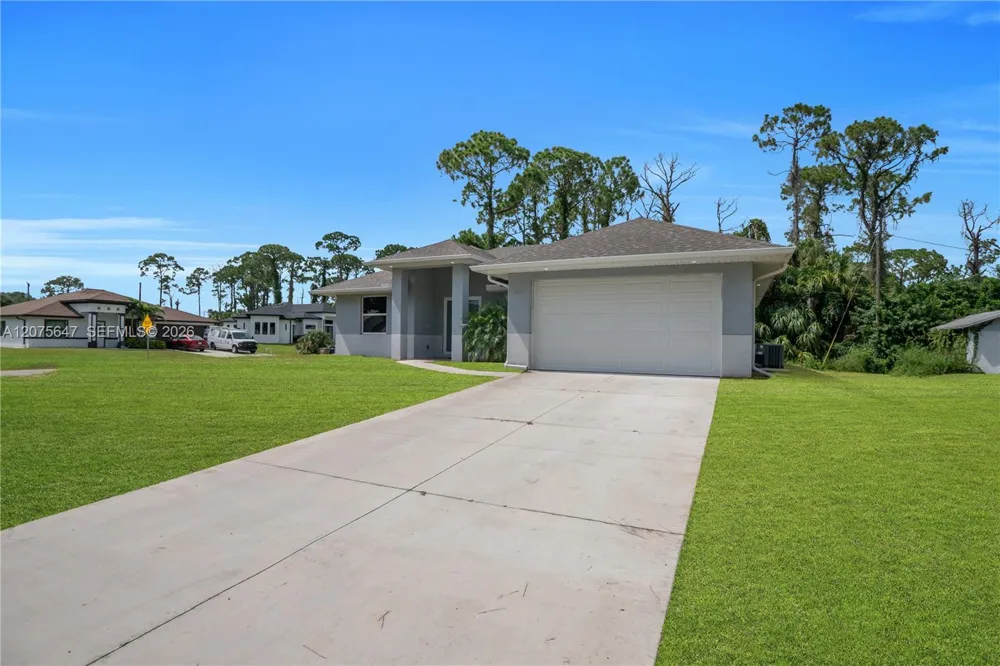 1901 E 7th ST Lehigh Acres, FL 33936