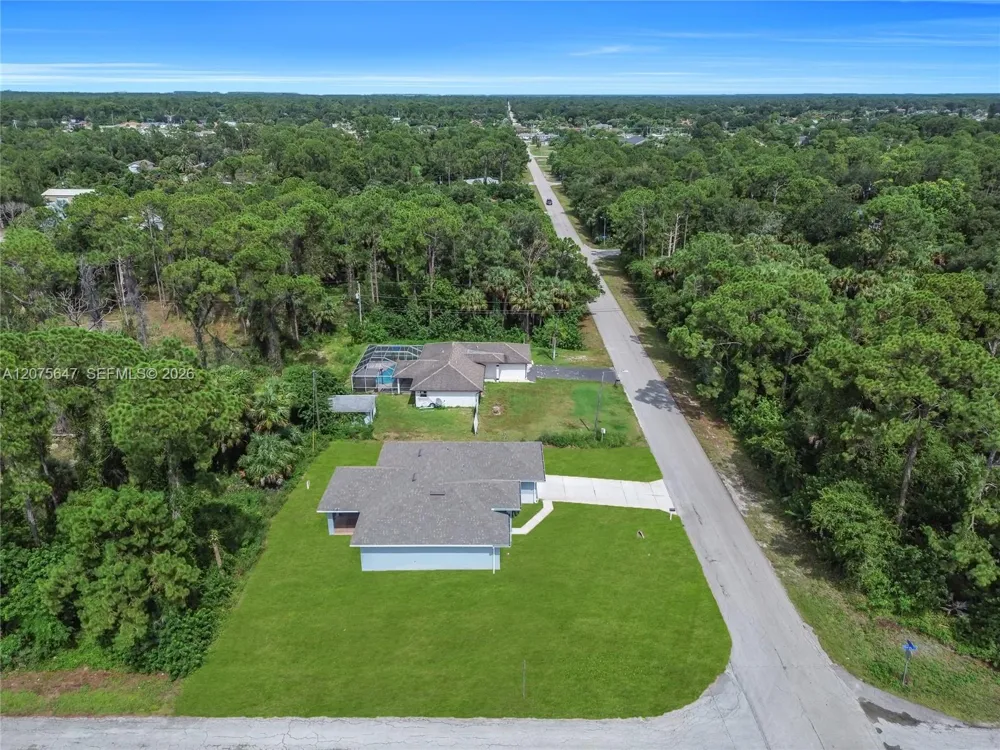 1901 E 7th ST Lehigh Acres, FL 33936