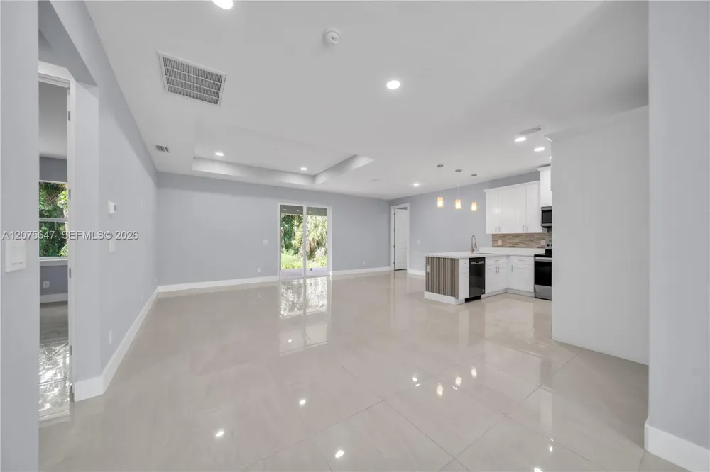 1901 E 7th ST Lehigh Acres, FL 33936