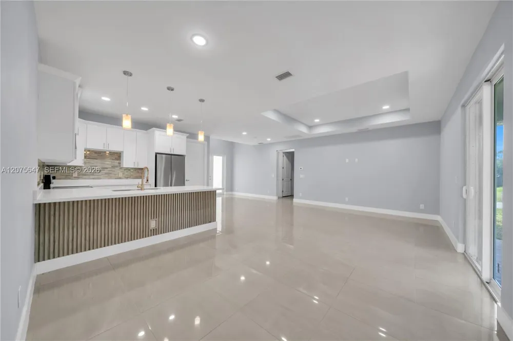 1901 E 7th ST Lehigh Acres, FL 33936
