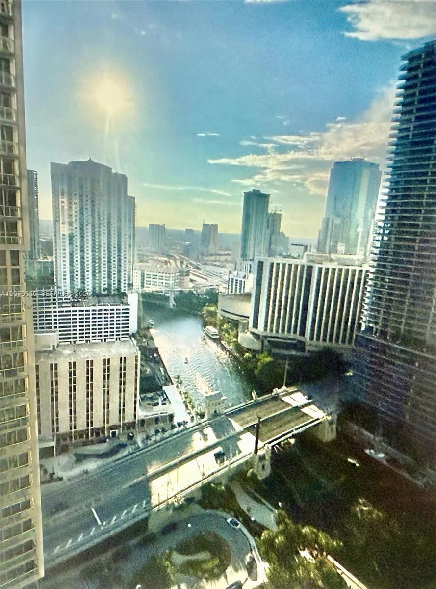 475 Brickell Ave #2915 Miami, FL 33131